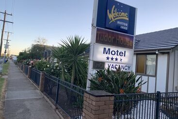 Shepparton Motor Inn Tudor House Motel
