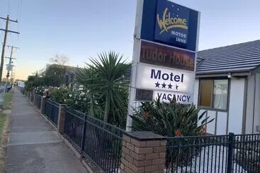 Shepparton Motor Inn Tudor House Motel