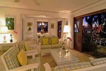 Settlers Beach Hotel