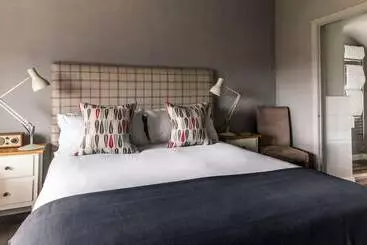 Отель Crown And Castle