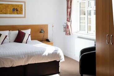 호텔 Pettifers Freehouse