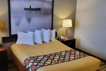 酒店 Jolly Roger Inn & Resort