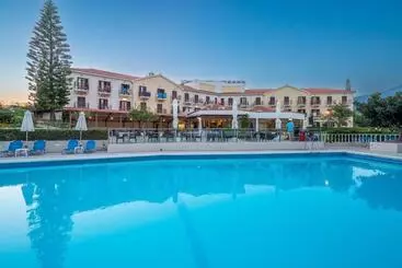 Hotelli Karavados Beach