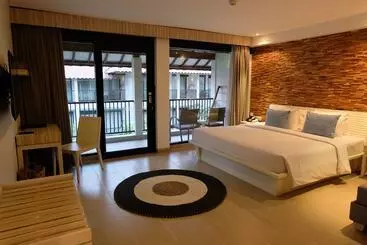 호텔 Away Bali Legian Camakila Resort