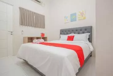 Pension Reddoorz Near Ciputra Golf Surabaya