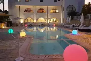 فندق Leone De Castris Wine