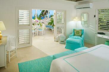 Round Hill Hotel & Villas