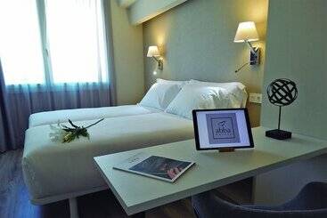 מלון דירות Bilbao City Center by Abba Suites