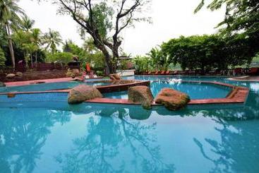 هتل Kandawgyi Palace