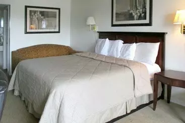 Motel American Inn And Suites