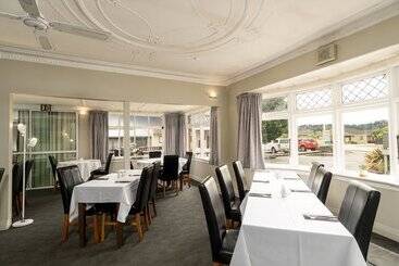 בית מלון כפרי Centennial Court