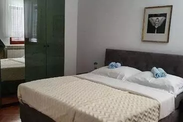ツーリストアパートメント Apartments Nadica