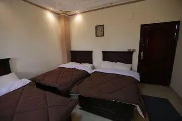 تختخواب و صبحانه Happy Days Pyramids Inn