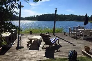 一軒屋 Sjostuga Myttinge