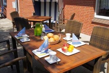 Отель Dorfkrug Busum