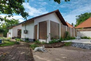 Bed and Breakfast Living Room Lembongan