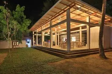 Hotell Arugambay Podbay