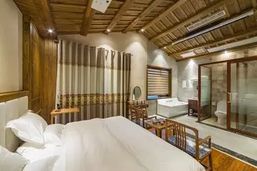 Riverside Boutique Inn