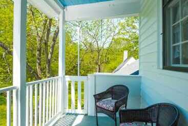 Oak Grove Bed And Breakfast