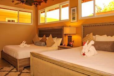 آپارتمانهای توریستها Rock Point Villas Vacations Rentals Sandy Bay, Roatan, Honduras.c.a