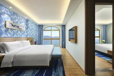 Апарт-отель Emerald Bay Hotel Fuxian Lake