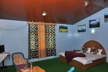 هتل Natures Outpost Camps