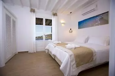 アパートホテル Seethrough Mykonos Suites