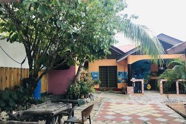 Hotel Gracia's Budget Inn