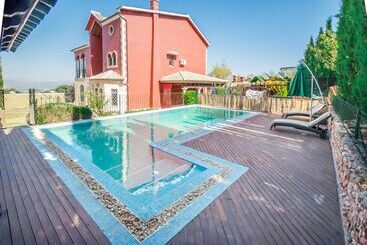 Жильё для туристов Cubo's Villa Los Azabaches