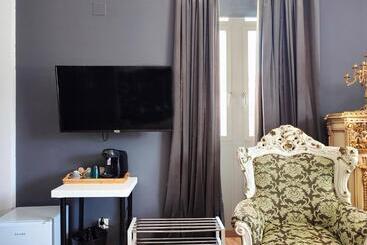 پانسیون Flats Friends Plaza De La Reina