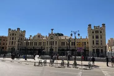 Majatalo Flats Friends Plaza De La Reina