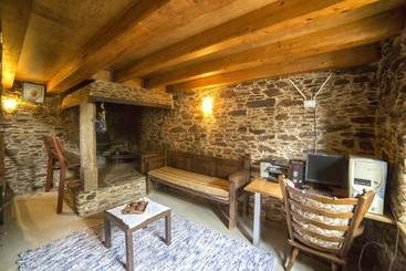 کلبه Alojamientos Rurales O Acivro