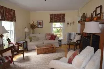 Benjamin F. Packard House Bed And Breakfast
