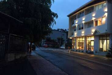 پانسیون Sun Moon Lake Yue Retreat