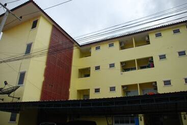 Отель Nuttasit Apartment