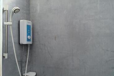 پانسیون Fern House Retreat