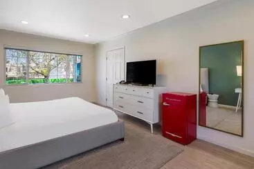 ホテル Signature Inn Oakland