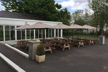 Crjs Et Auberge De Jeunesse   Hostel