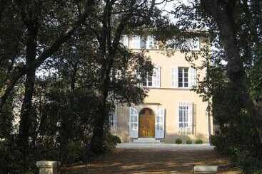 پانسیون Château D'eoures