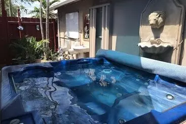 Majatalo Inn Leather Guest House Gay Male Only