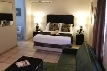 پانسیون Inn Leather Guest House Gay Male Only