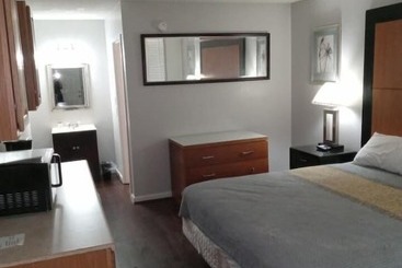 Отель Apm Inn And Suites