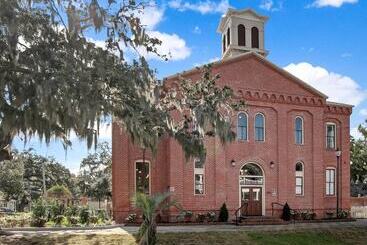 Hotel Amelia Schoolhouse Inn