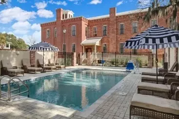 Hotel Amelia Schoolhouse Inn