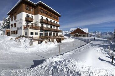 هتل Hôtel Le Grand Truc