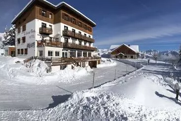 ホテル Hôtel Le Grand Truc