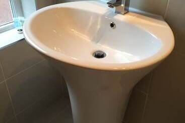 דירות לתיירים One Helena Road