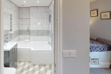 Bed and Breakfast Ranscombe House