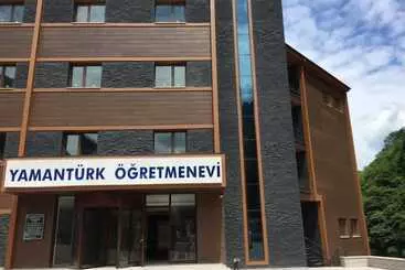 ホテル Yamanturk Ogretmenevi