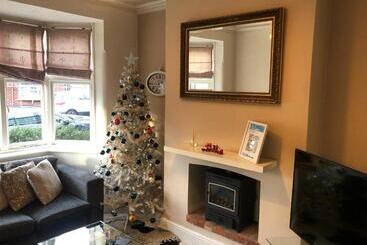 Apartaments turístics Knighton Villa